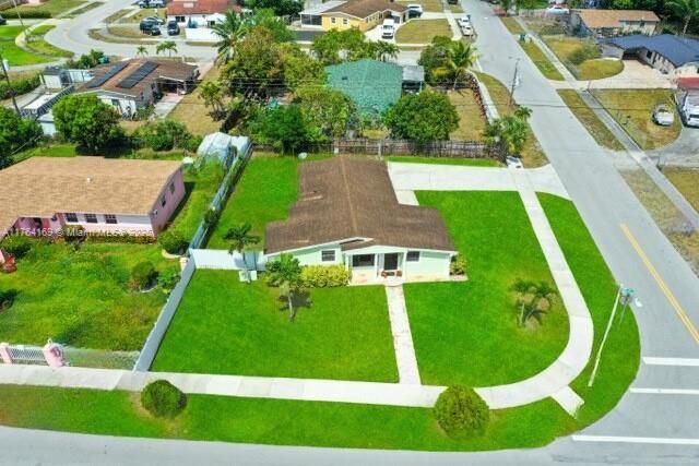 最近售出: $475,000 (4 贝兹, 1 浴室, 1096 平方英尺)