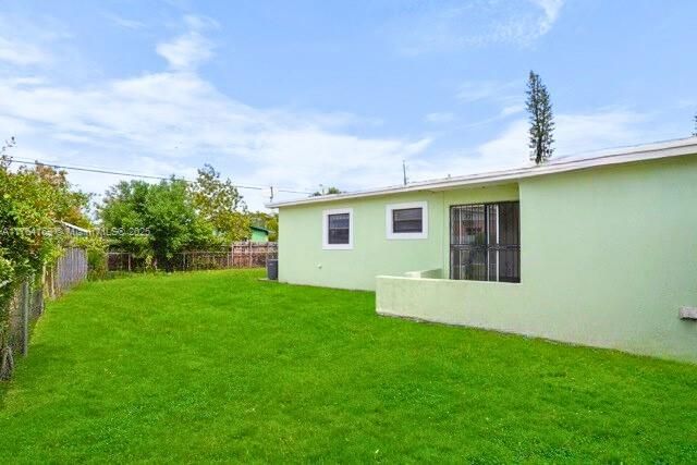 最近售出: $475,000 (4 贝兹, 1 浴室, 1096 平方英尺)