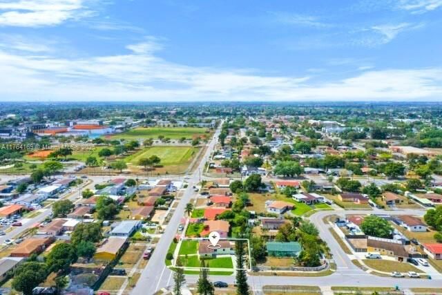 最近售出: $475,000 (4 贝兹, 1 浴室, 1096 平方英尺)