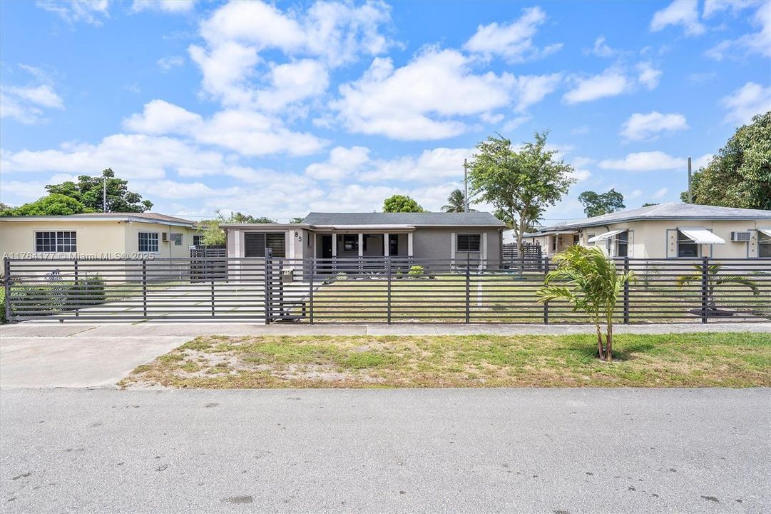 Recently Sold: $510,000 (3 beds, 1 baths, 1279 Square Feet)