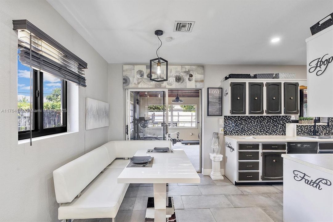 Recently Sold: $510,000 (3 beds, 1 baths, 1279 Square Feet)