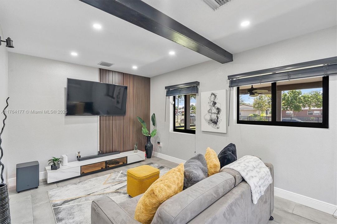 Recently Sold: $510,000 (3 beds, 1 baths, 1279 Square Feet)