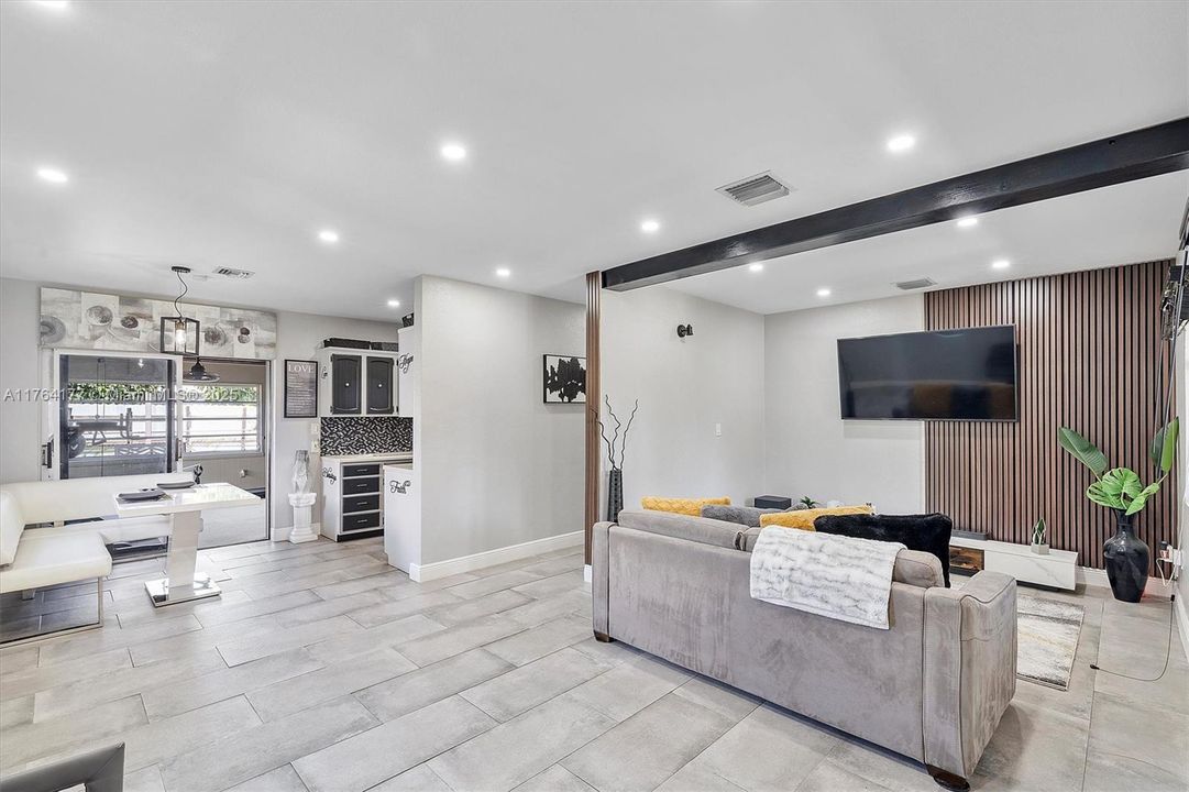 Recently Sold: $510,000 (3 beds, 1 baths, 1279 Square Feet)