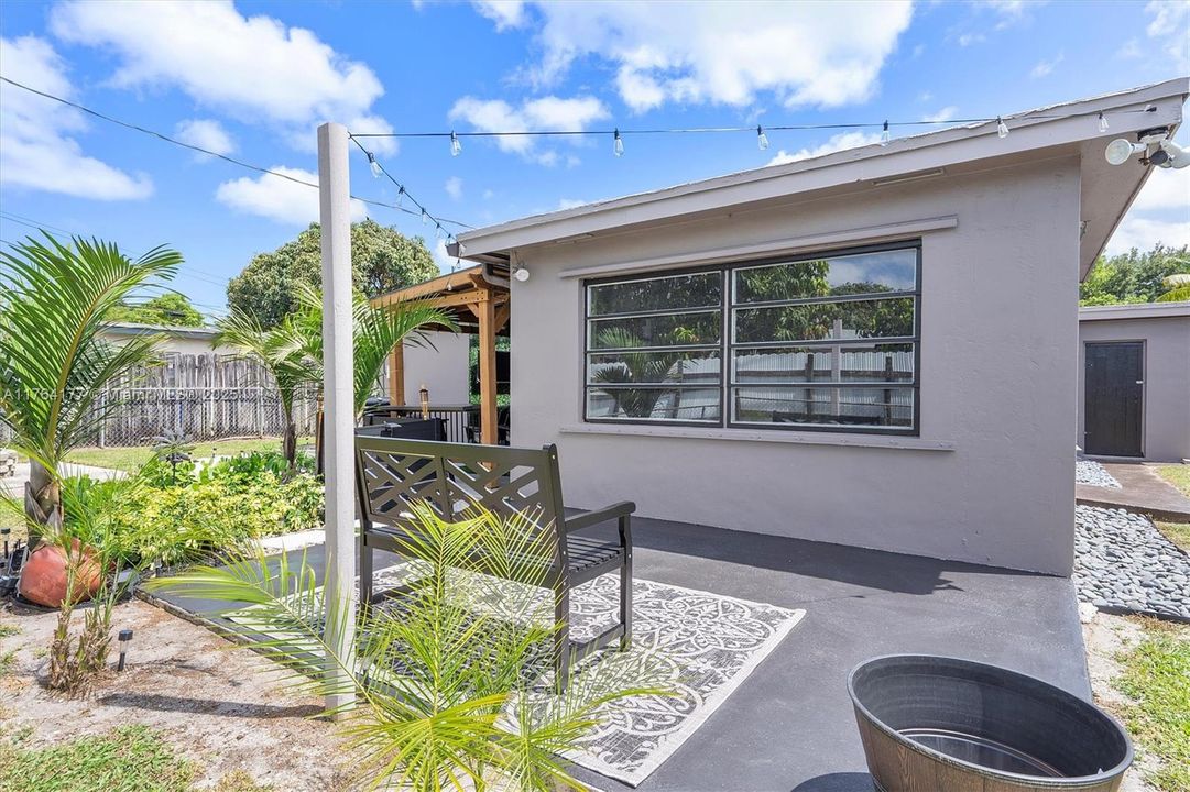 Recently Sold: $510,000 (3 beds, 1 baths, 1279 Square Feet)