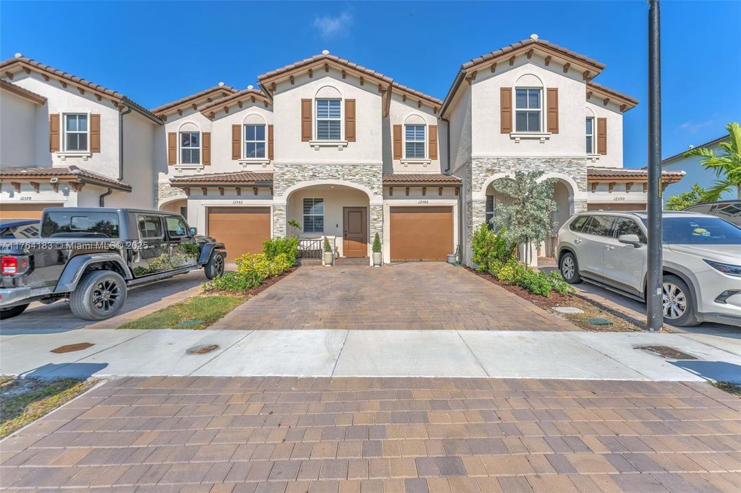 Recently Rented: $3,300 (3 beds, 2 baths, 0 Square Feet)