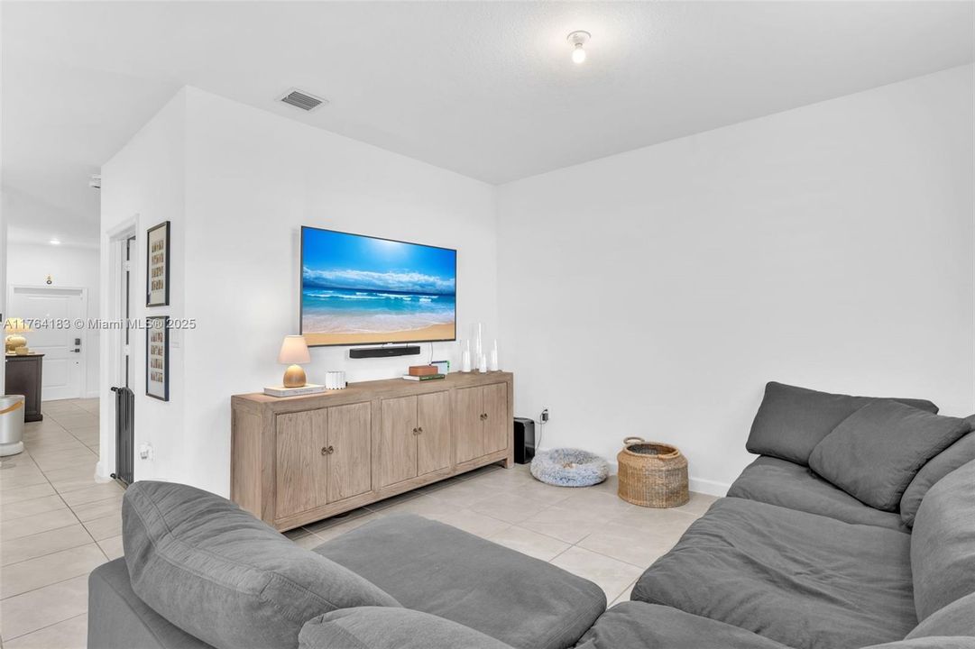 Recently Rented: $3,300 (3 beds, 2 baths, 0 Square Feet)