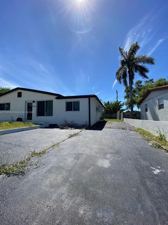 Recently Sold: $450,000 (3 beds, 2 baths, 997 Square Feet)
