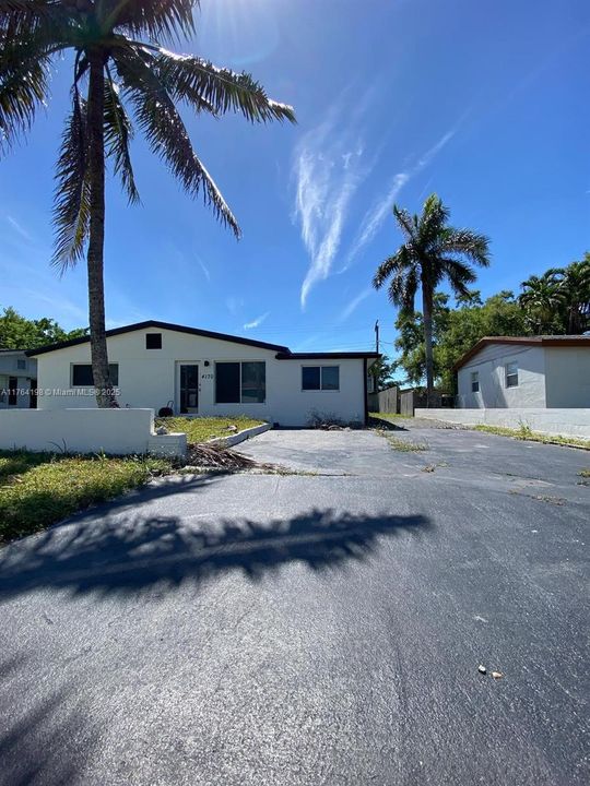 Recently Sold: $450,000 (3 beds, 2 baths, 997 Square Feet)