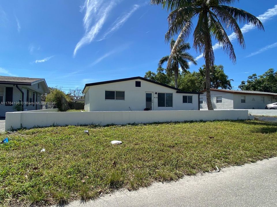 Recently Sold: $450,000 (3 beds, 2 baths, 997 Square Feet)
