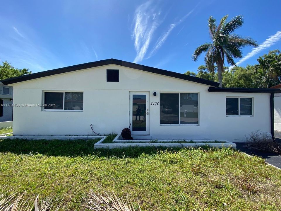 Recently Sold: $450,000 (3 beds, 2 baths, 997 Square Feet)