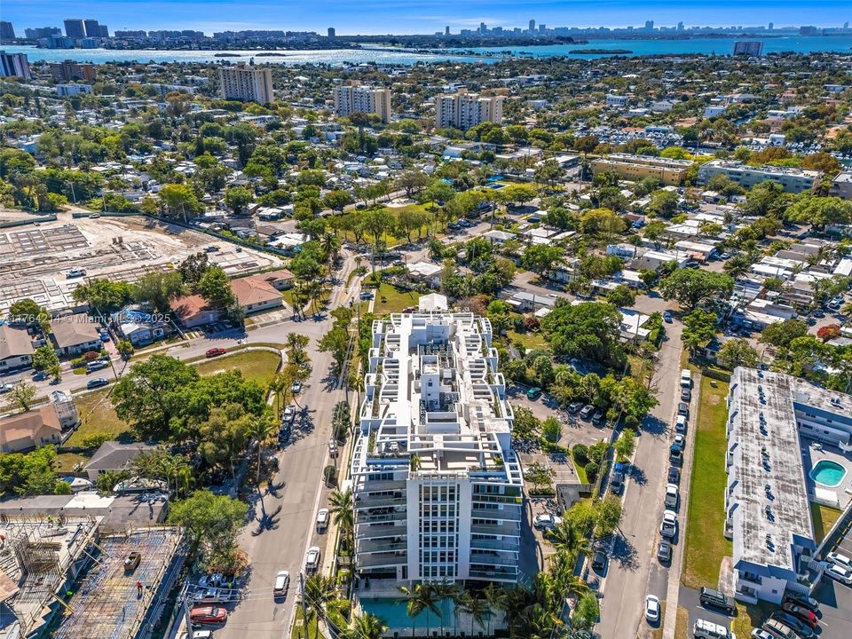 For Sale: $415,000 (2 beds, 2 baths, 968 Square Feet)