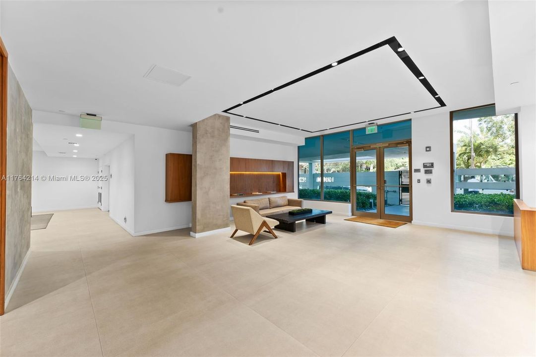 For Sale: $415,000 (2 beds, 2 baths, 968 Square Feet)