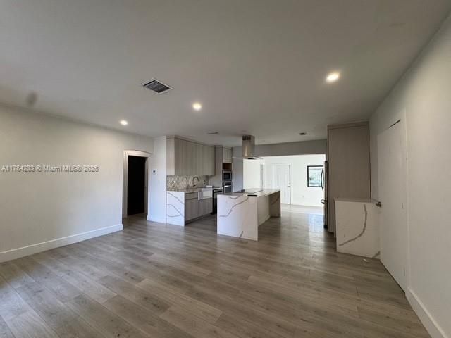 最近售出: $799,000 (4 贝兹, 3 浴室, 816 平方英尺)