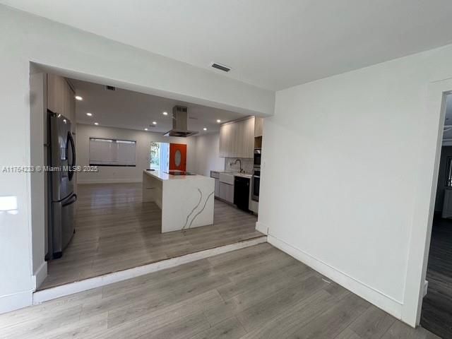 最近售出: $799,000 (4 贝兹, 3 浴室, 816 平方英尺)