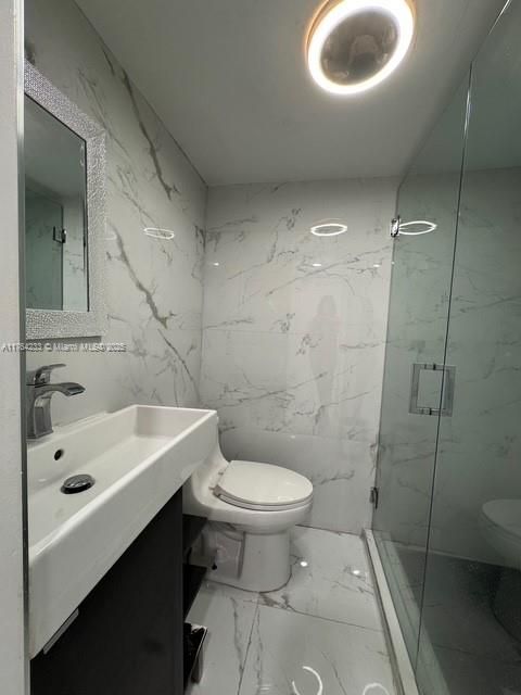 最近售出: $799,000 (4 贝兹, 3 浴室, 816 平方英尺)