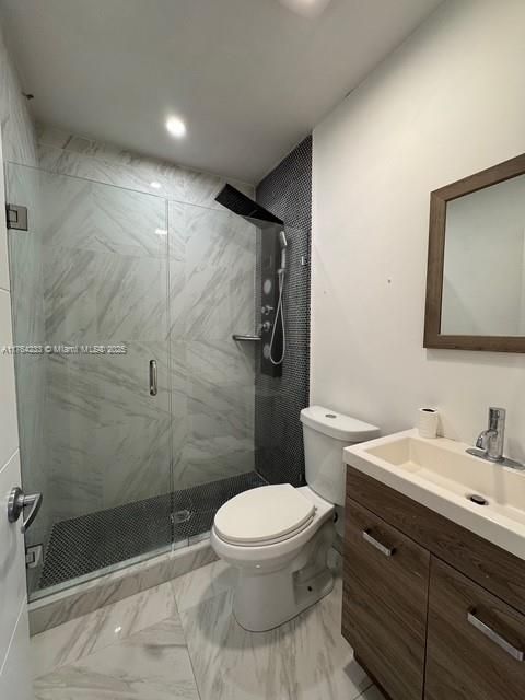 最近售出: $799,000 (4 贝兹, 3 浴室, 816 平方英尺)