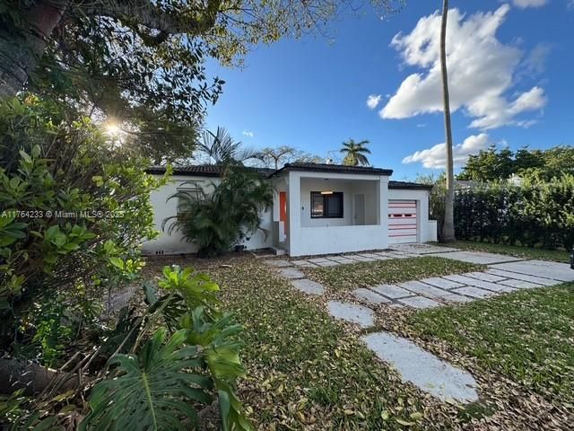 最近售出: $799,000 (4 贝兹, 3 浴室, 816 平方英尺)