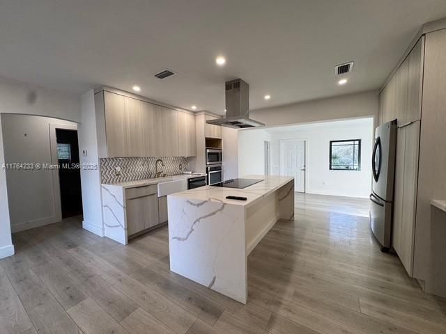 最近售出: $799,000 (4 贝兹, 3 浴室, 816 平方英尺)