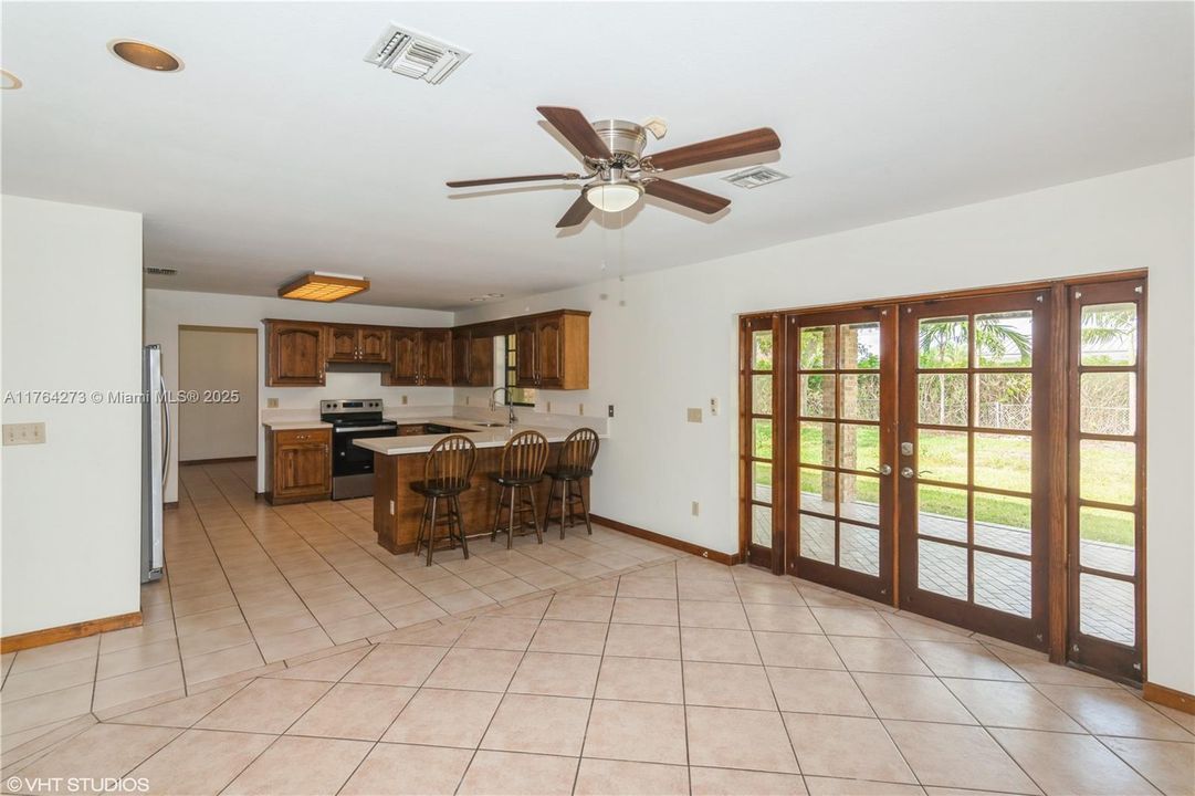 最近售出: $694,000 (4 贝兹, 2 浴室, 2160 平方英尺)