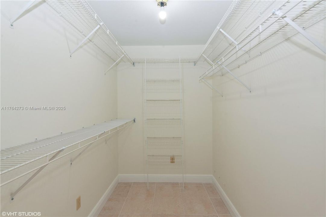 最近售出: $694,000 (4 贝兹, 2 浴室, 2160 平方英尺)