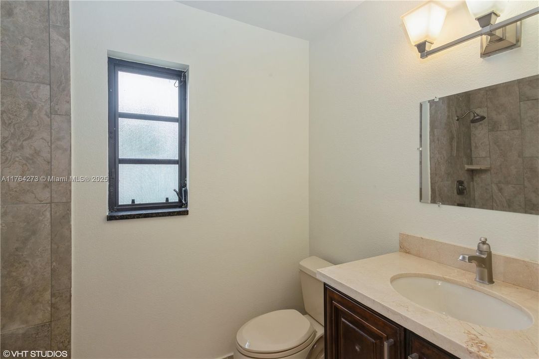 最近售出: $694,000 (4 贝兹, 2 浴室, 2160 平方英尺)