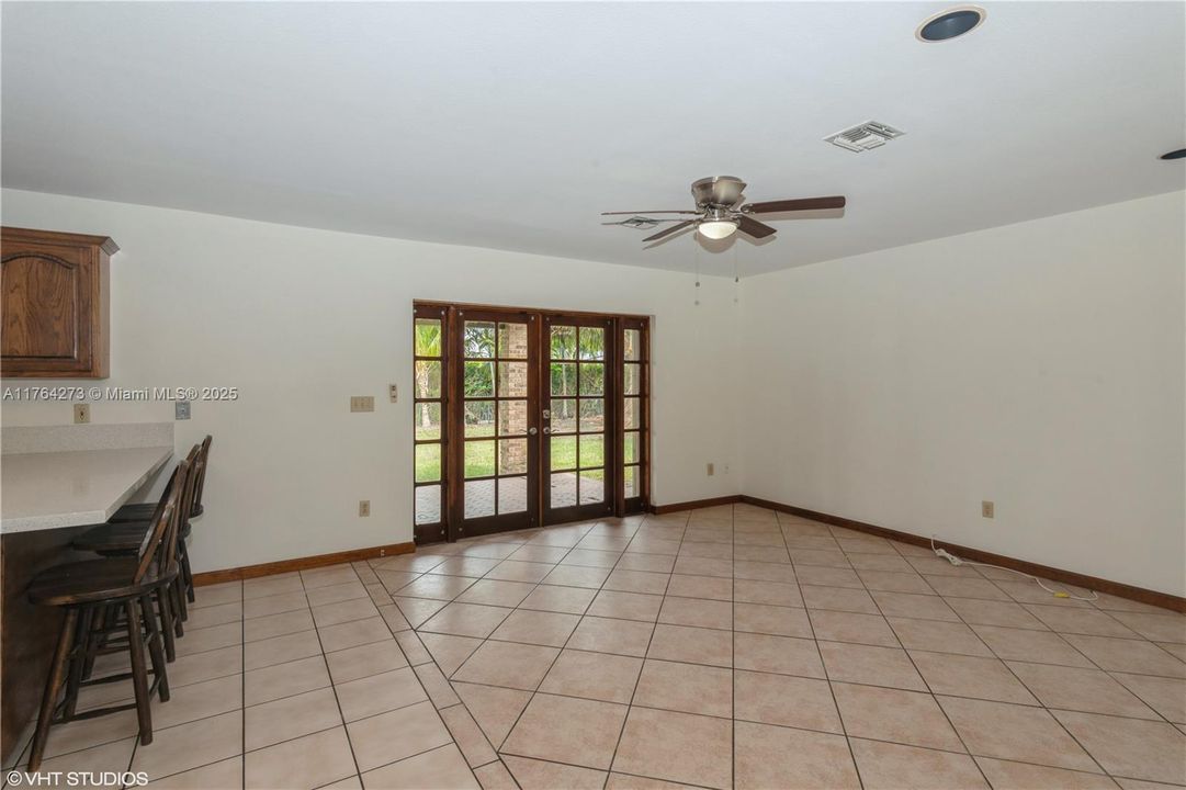 最近售出: $694,000 (4 贝兹, 2 浴室, 2160 平方英尺)