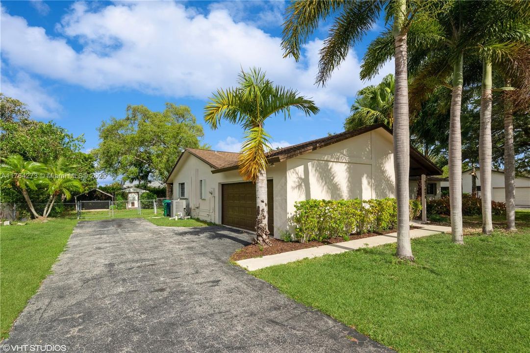 最近售出: $694,000 (4 贝兹, 2 浴室, 2160 平方英尺)