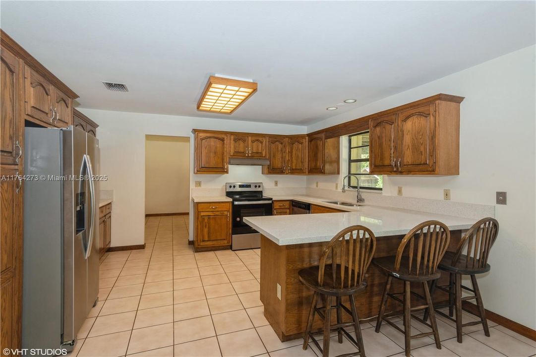 最近售出: $694,000 (4 贝兹, 2 浴室, 2160 平方英尺)