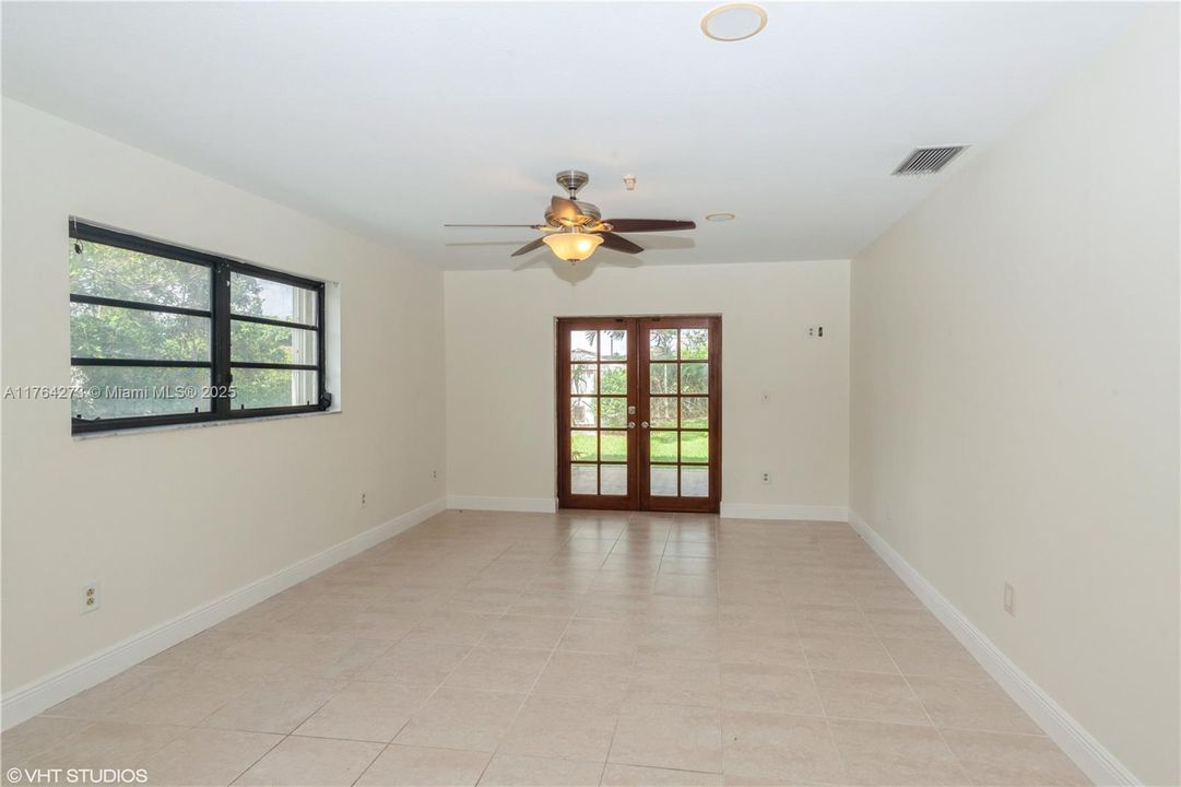 最近售出: $694,000 (4 贝兹, 2 浴室, 2160 平方英尺)