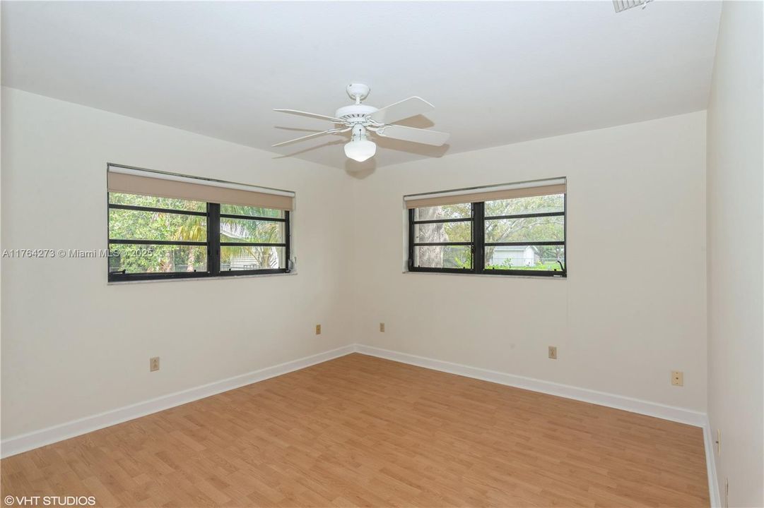 最近售出: $694,000 (4 贝兹, 2 浴室, 2160 平方英尺)