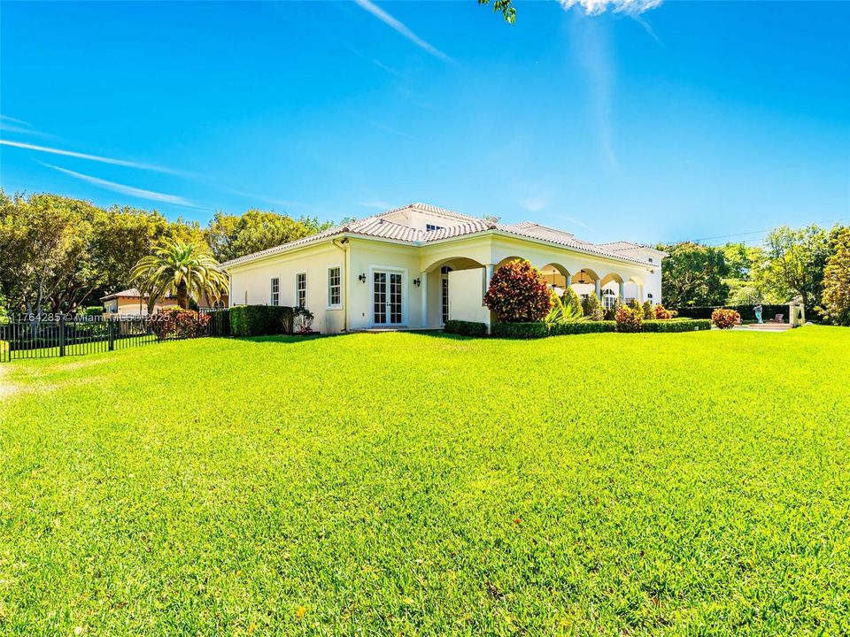 For Sale: $7,600,000 (8 beds, 8 baths, 8277 Square Feet)