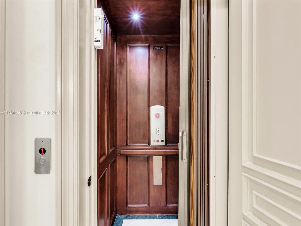 For Sale: $7,600,000 (8 beds, 8 baths, 8277 Square Feet)