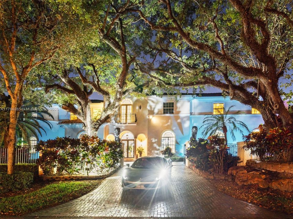 For Sale: $7,600,000 (8 beds, 8 baths, 8277 Square Feet)