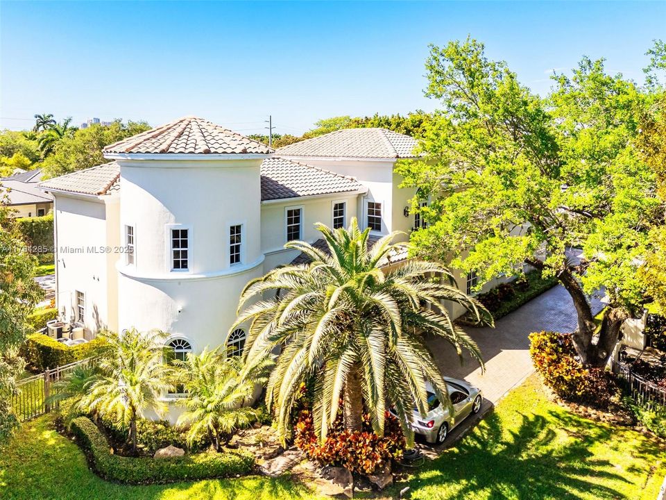 For Sale: $7,600,000 (8 beds, 8 baths, 8277 Square Feet)