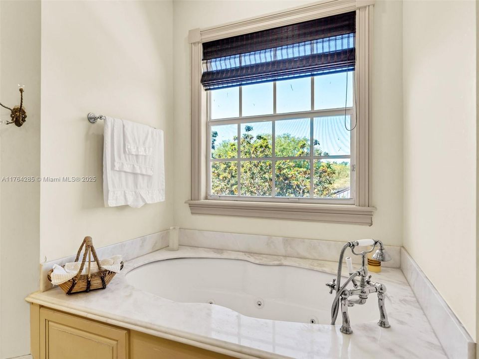 For Sale: $7,600,000 (8 beds, 8 baths, 8277 Square Feet)