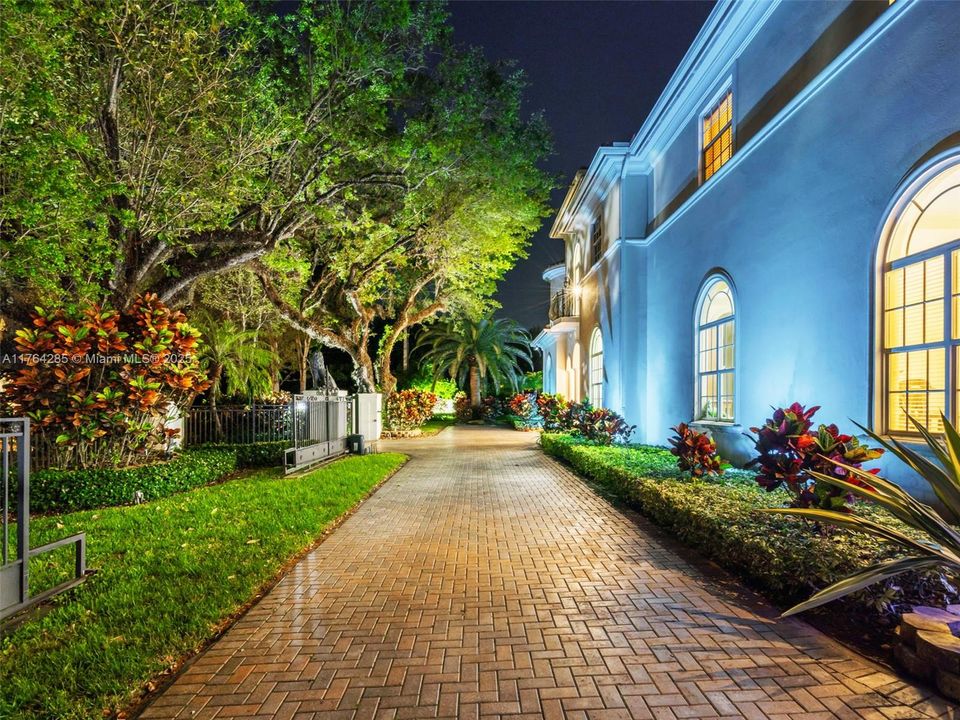 For Sale: $7,600,000 (8 beds, 8 baths, 8277 Square Feet)