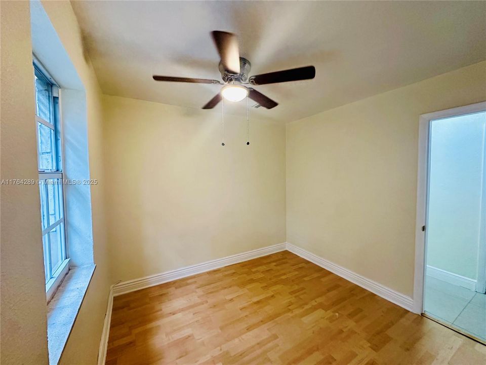 待售: $424,999 (2 贝兹, 1 浴室, 920 平方英尺)