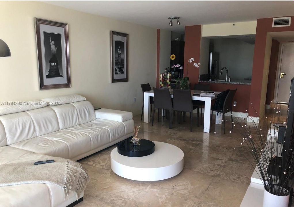 Recently Sold: $339,500 (1 beds, 1 baths, 840 Square Feet)