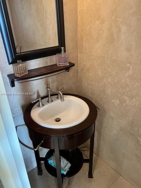 Recently Sold: $339,500 (1 beds, 1 baths, 840 Square Feet)