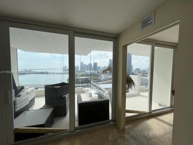 Recently Sold: $339,500 (1 beds, 1 baths, 840 Square Feet)