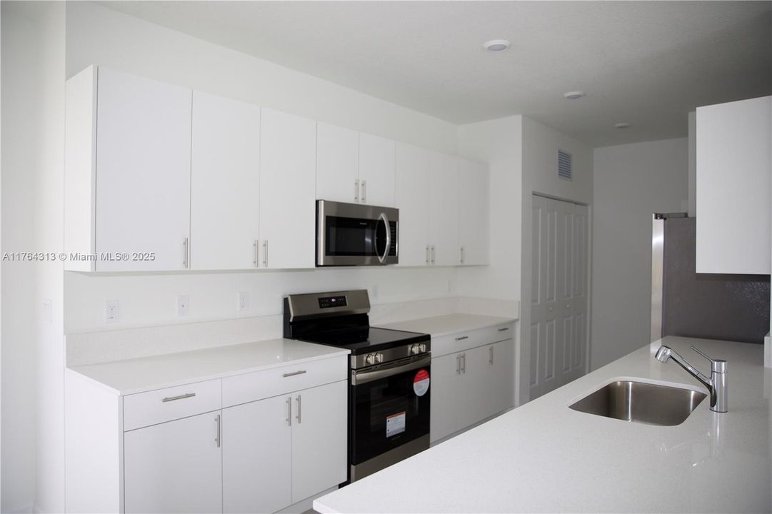 最近租的: $4,200 (3 贝兹, 2 浴室, 0 平方英尺)