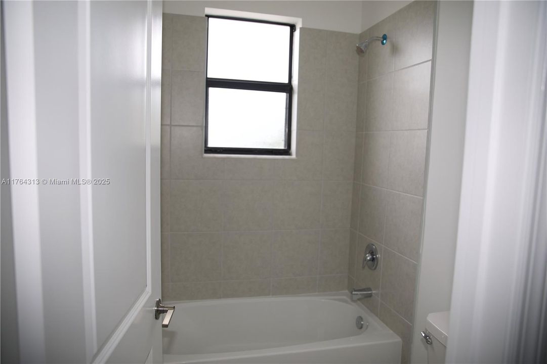 最近租的: $4,200 (3 贝兹, 2 浴室, 0 平方英尺)