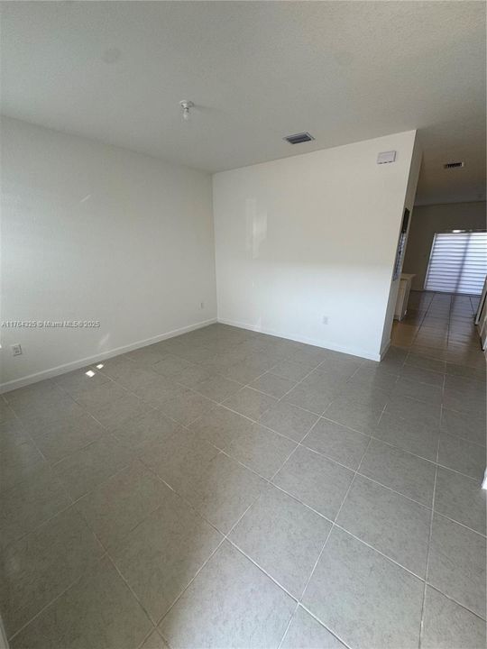 最近租的: $2,500 (3 贝兹, 2 浴室, 0 平方英尺)