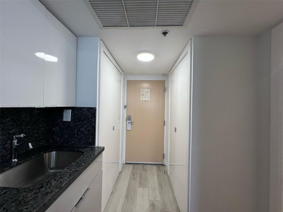 Vendido Recientemente: $120,000 (0 camas, 1 baños, 360 Pies cuadrados)