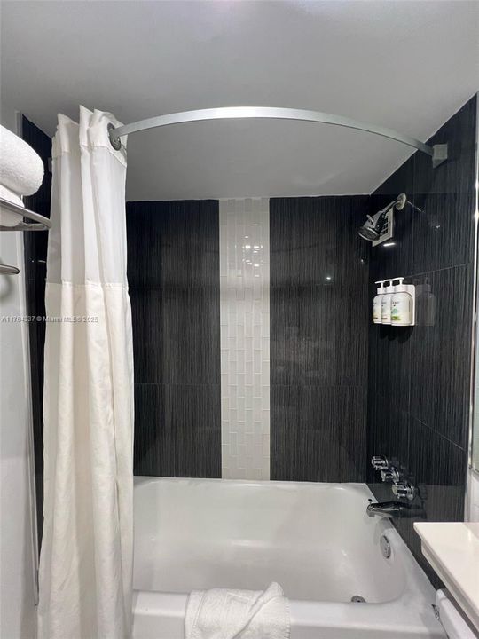 Vendido Recientemente: $120,000 (0 camas, 1 baños, 360 Pies cuadrados)