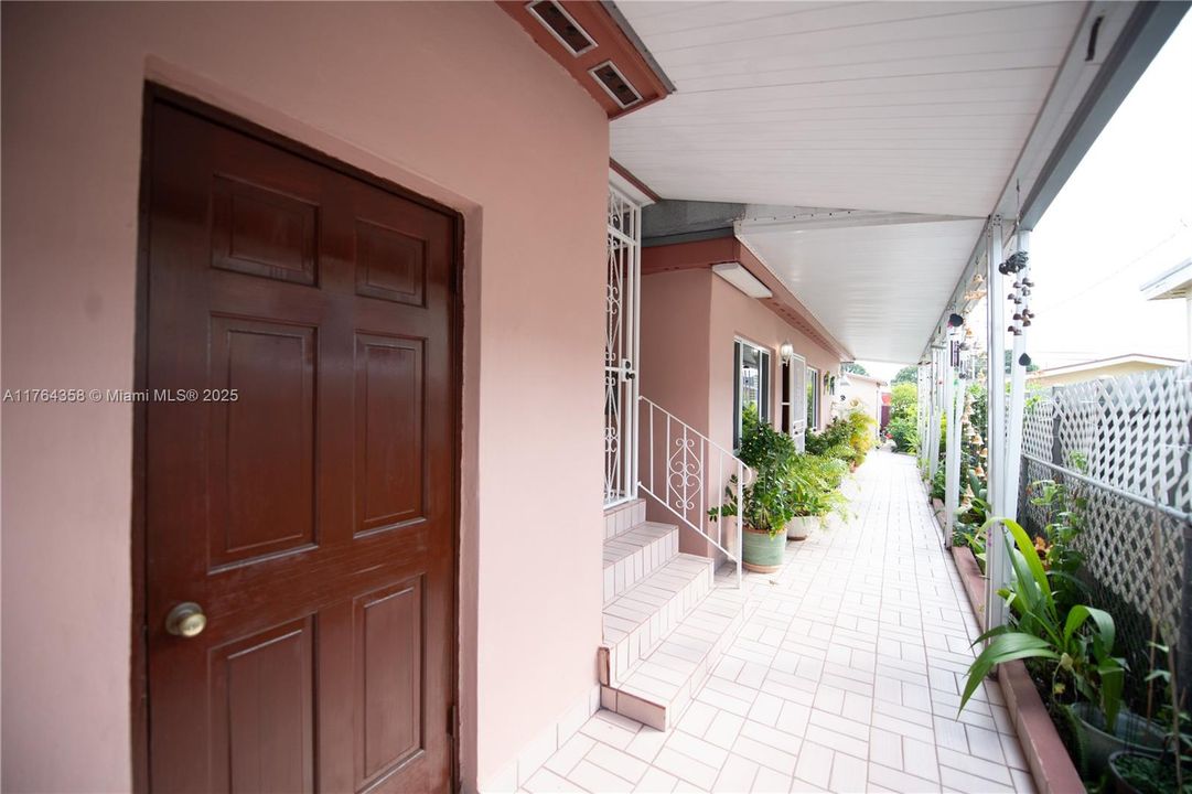 Recently Sold: $679,000 (4 beds, 2 baths, 2779 Square Feet)