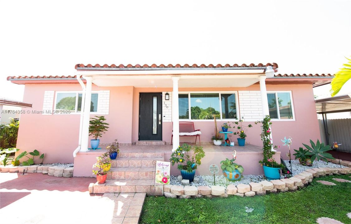 Recently Sold: $679,000 (4 beds, 2 baths, 2779 Square Feet)