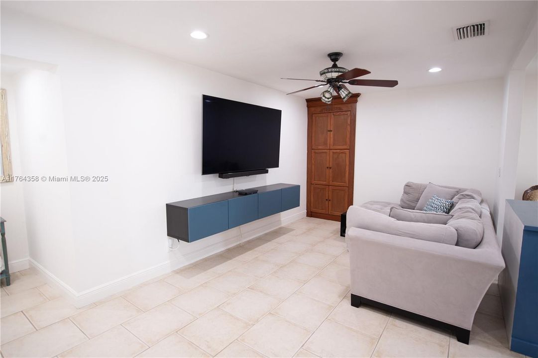 Recently Sold: $679,000 (4 beds, 2 baths, 2779 Square Feet)