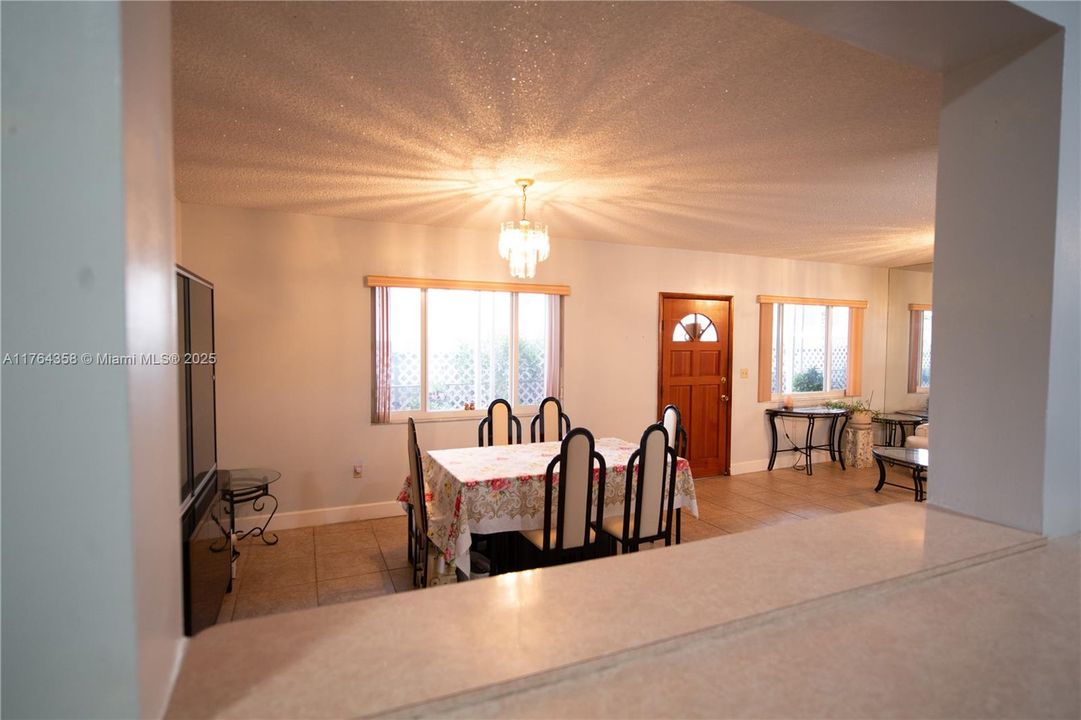 Recently Sold: $679,000 (4 beds, 2 baths, 2779 Square Feet)