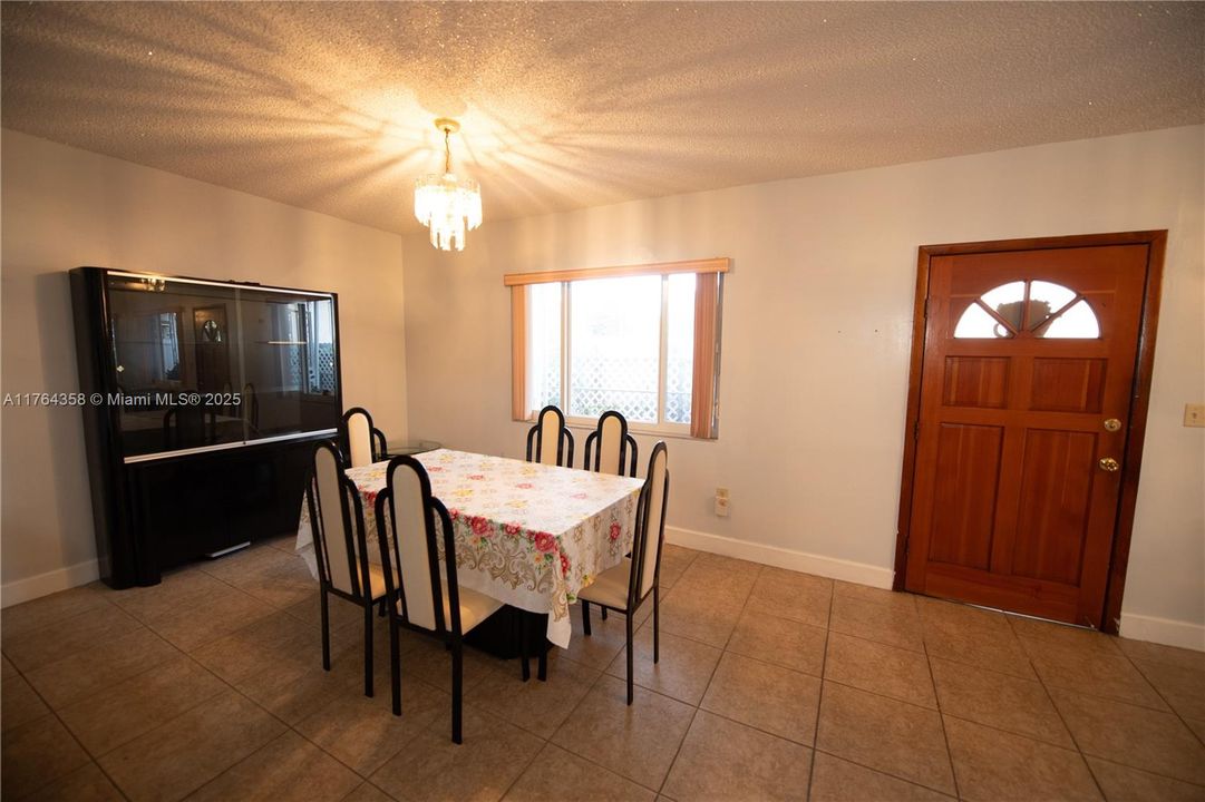 Recently Sold: $679,000 (4 beds, 2 baths, 2779 Square Feet)